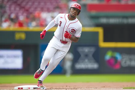 Reds take series over struggling Bucs